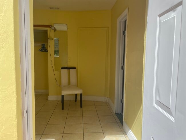 Building Photo - Cutler Bay