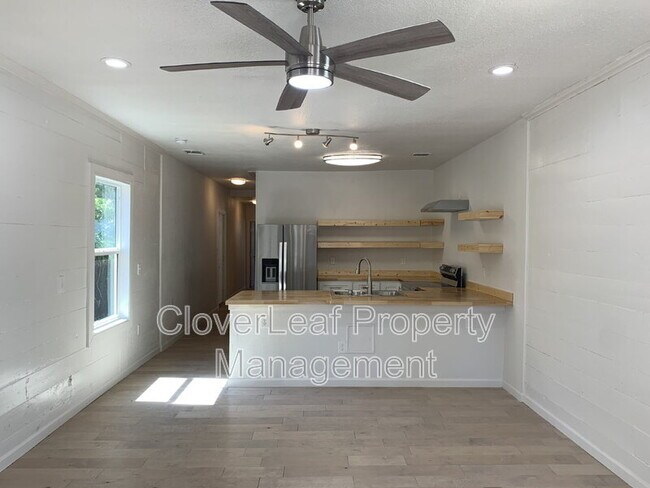 Foto del edificio - 1530 E Crockett St