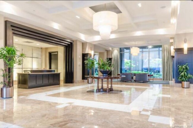 Vestíbulo principal - 230 S Tryon St