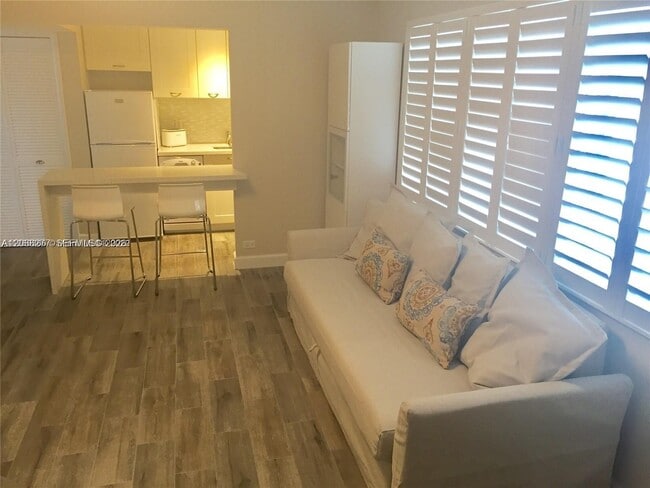 Foto del edificio - 9920 Collins Ave