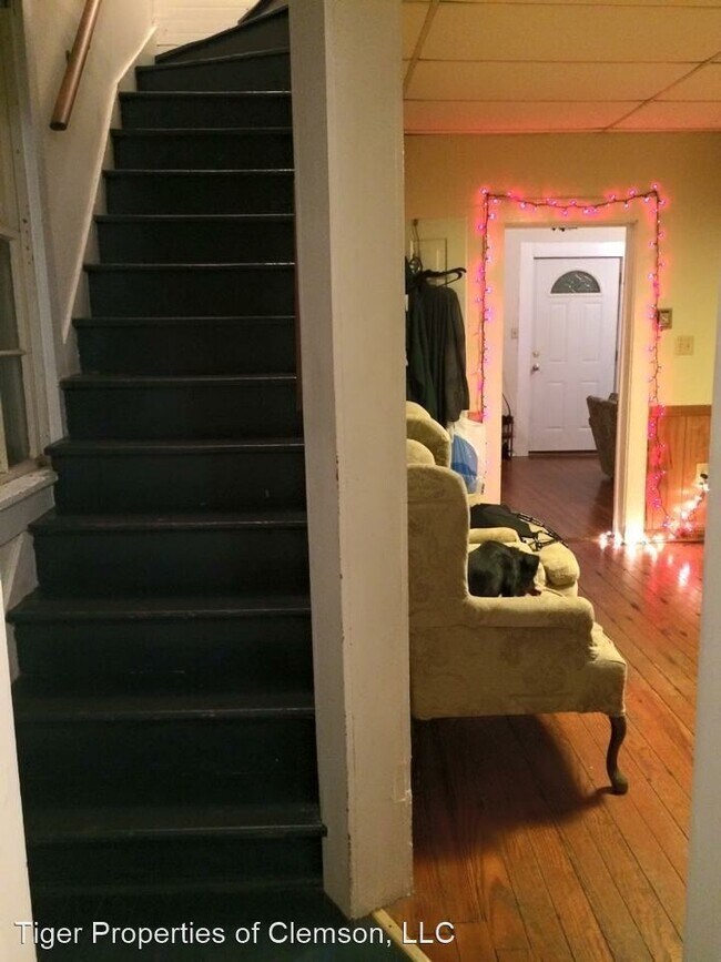 Foto del edificio - 2 br, 1 bath House - 535 Broadway St