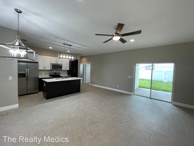 Foto del edificio - 4 br, 2 bath House - 279 Elm Ct