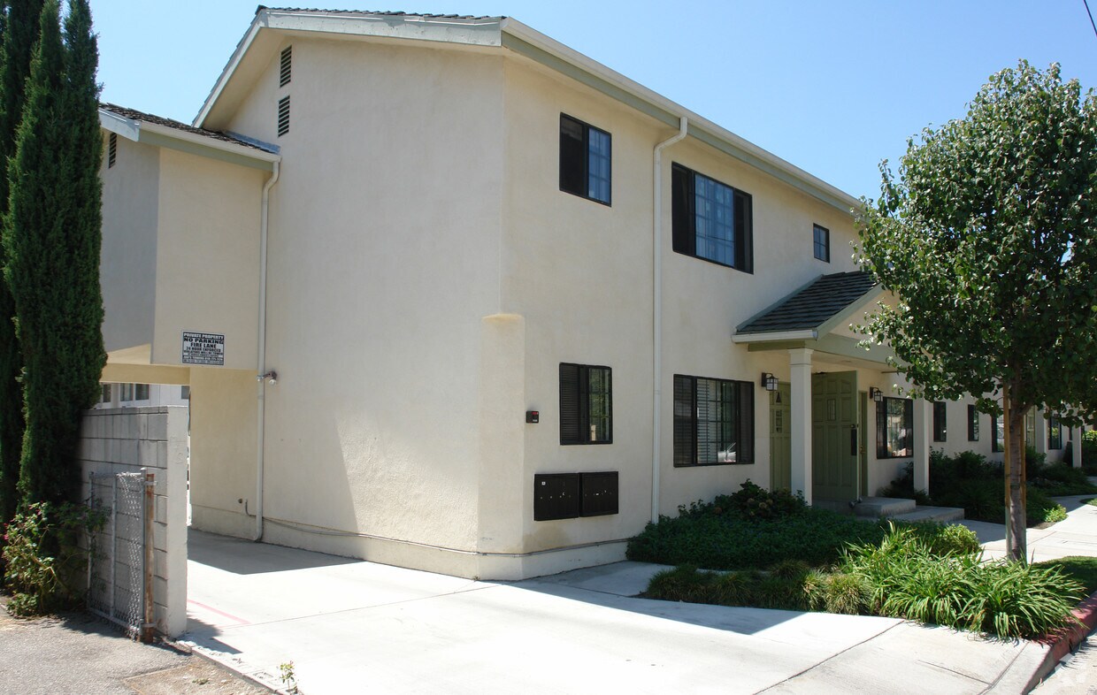 Building Photo - 1721 Elliott Dr