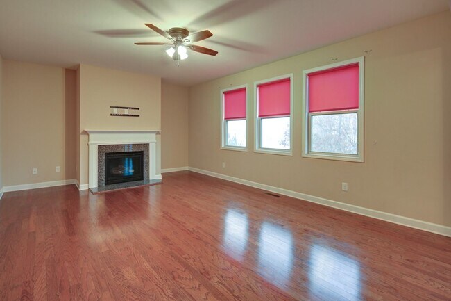 Foto del edificio - Welcome to your dream home in the gated La...