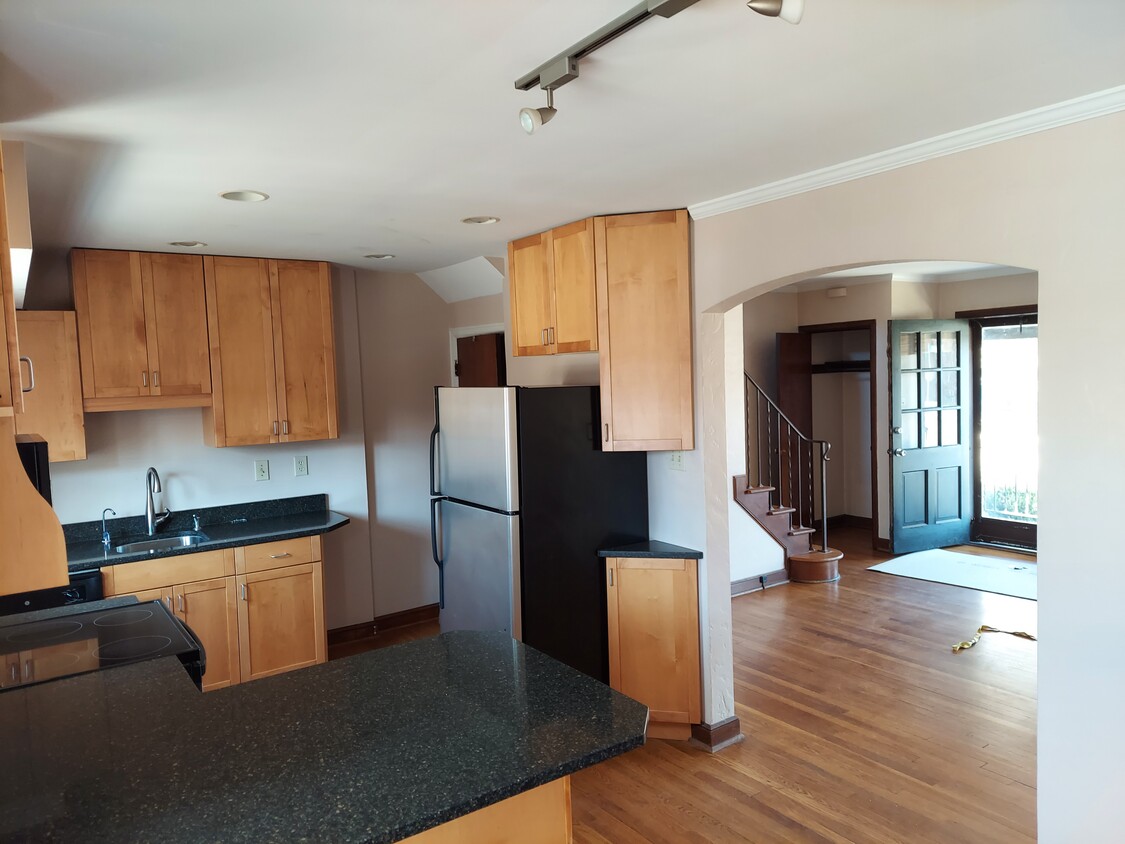 Cocina y sala de estar - 1579 Grandview Ave