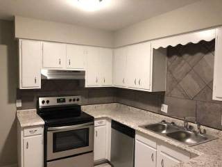 Primary Photo - 702 Oakcrest Dr