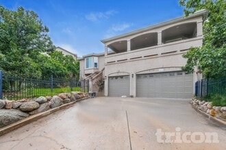 Building Photo - 5115 Broadmoor Bluffs Dr