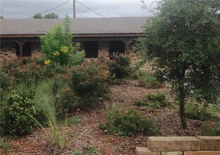 Building Photo - 908 Emile St