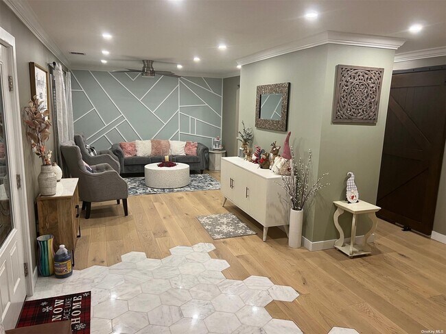 Building Photo - 231 N Pine St