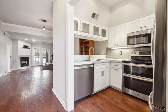 Building Photo - West End Condo