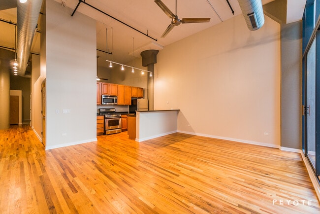 Building Photo - 1224 W Van Buren St
