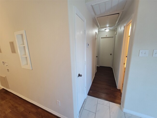 Building Photo - 15010 Sparks Ct