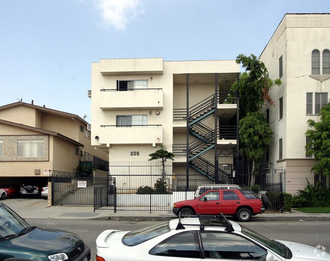 Building Photo - 209 S Alexandria Ave