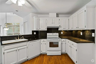 Building Photo - 888 Saddlebred Way