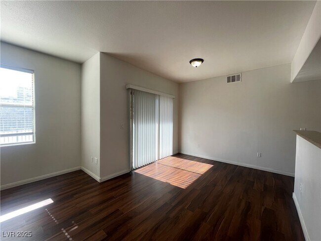 Foto del edificio - 8000 W Badura Ave