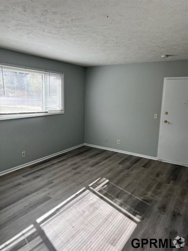 Building Photo - 817 James Pkwy