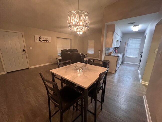 Foto del edificio - 2439 Wren Hollow Dr