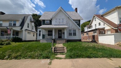 Building Photo - 1411 Yale Ave NW