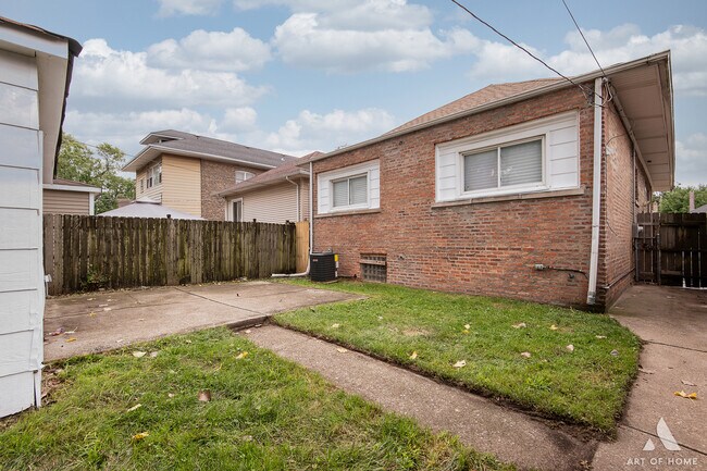 Foto del edificio - 7649 S Paxton Ave