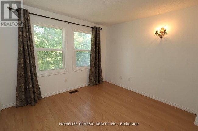 Building Photo - 354 Bexhill Rd