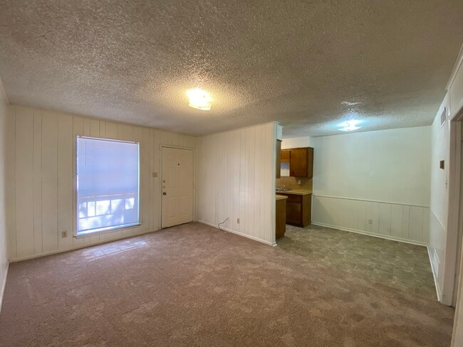 Building Photo - 1105 Parmer Ave