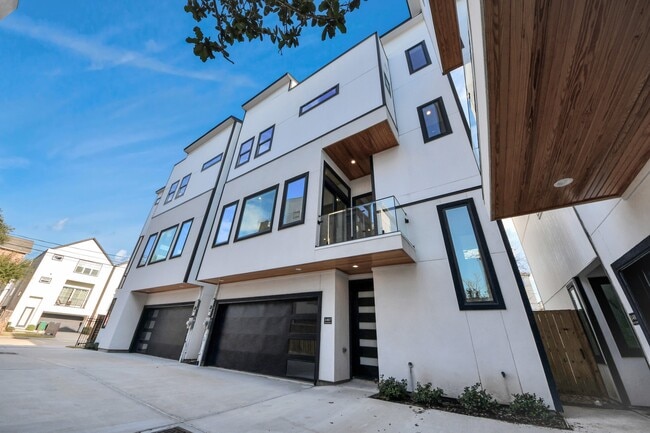 Building Photo - 3407 Hutchins St