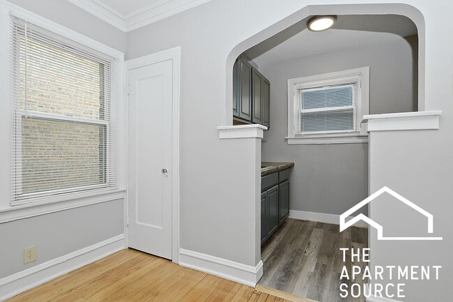 Building Photo - 953 W 87th St