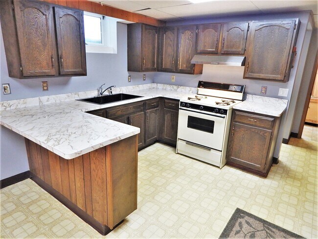 Kitchen - 1765 Salt Rd