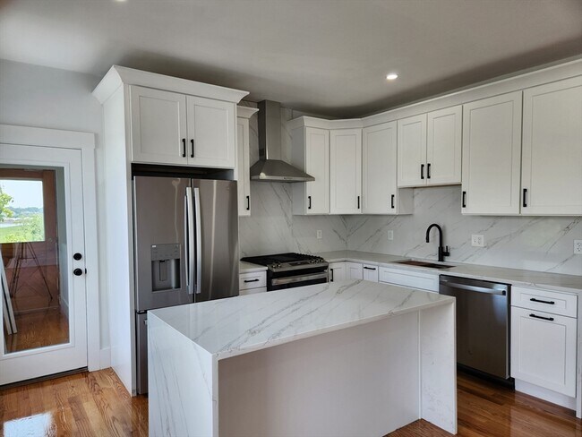 Building Photo - 1185 Bennington St