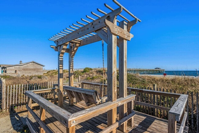 Building Photo - 208 Double Eagle Dr