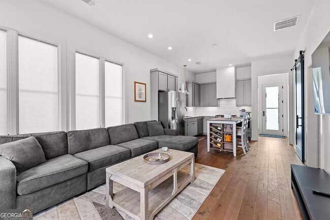 Foto del edificio - 167 Ravenhurst Ln