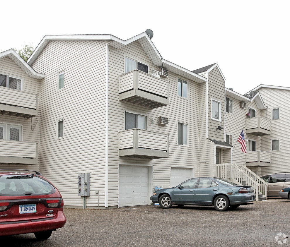 Primary Photo - 900 Wescott Sq