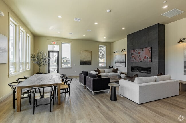 Clubhouse - Eastpark Apartment Homes