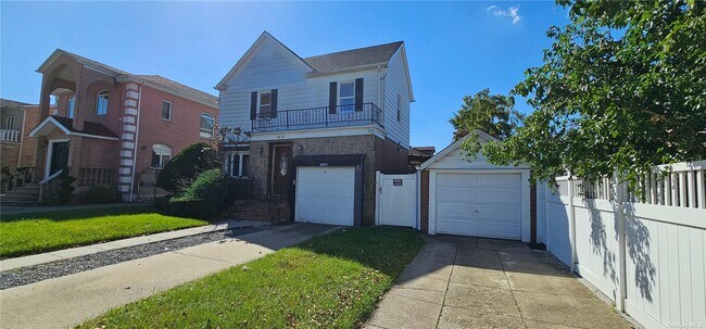 Foto del edificio - 69-14-69182 182nd St