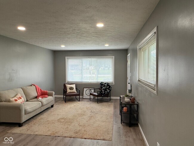 Building Photo - 617 N Co Rd 1050 E