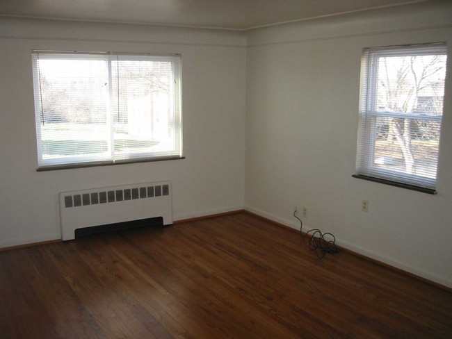Building Photo - 7080 Eastlawn Dr