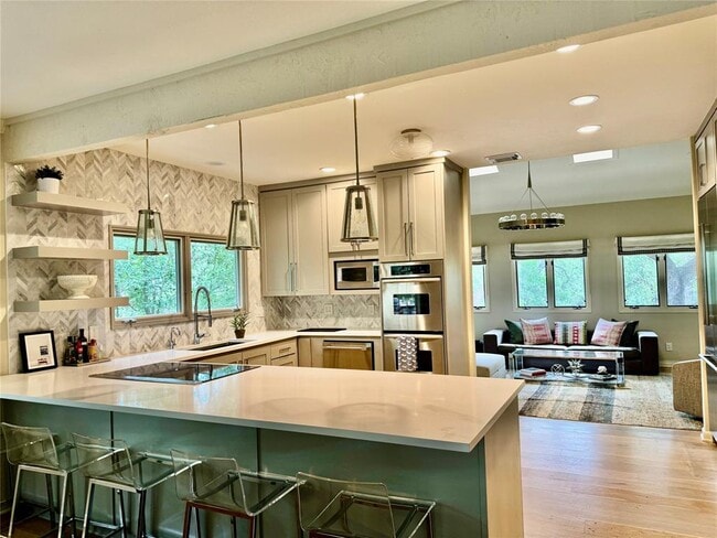 Building Photo - 806 Rock Creek Dr