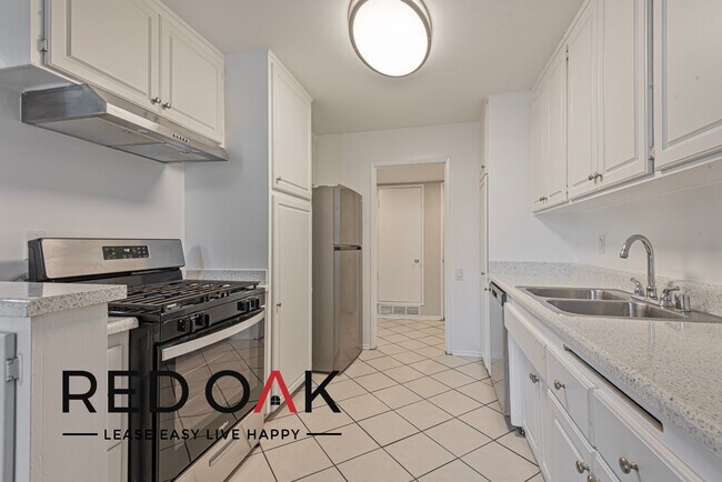 Foto del edificio - ~2 Weeks FREE~ One of a Kind, Spacious Thr...