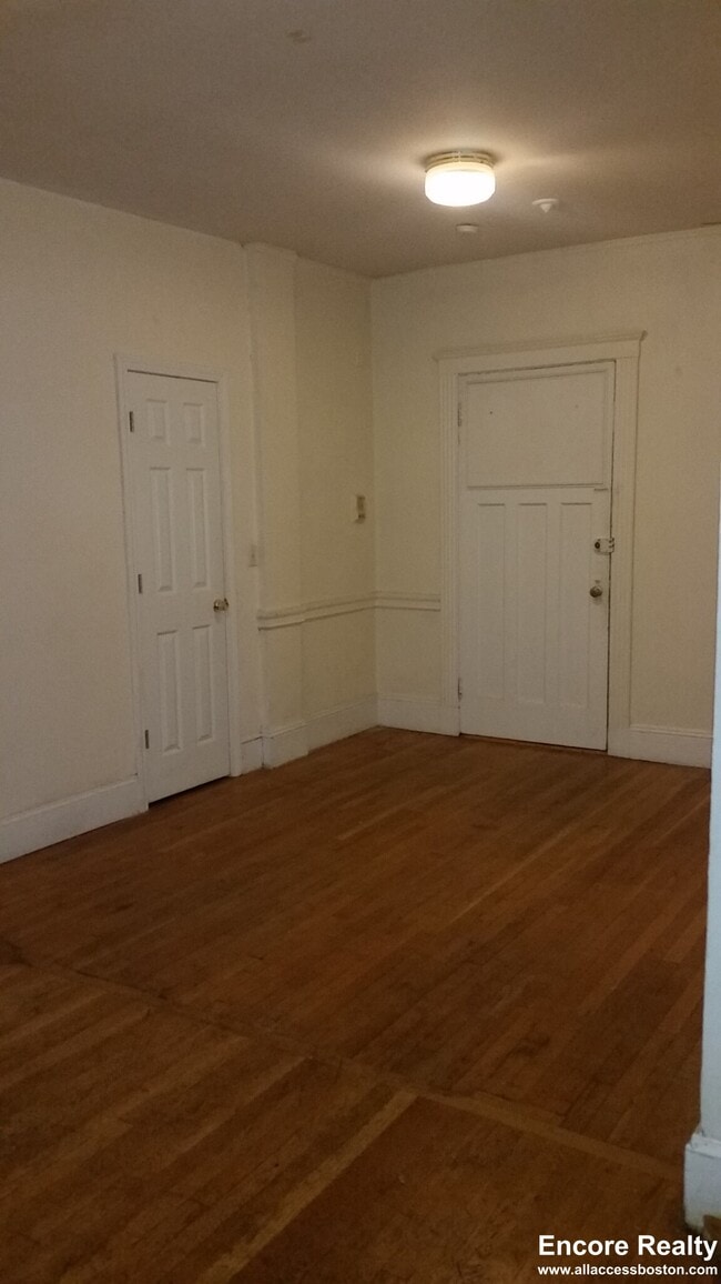 Building Photo - 60 Egmont St