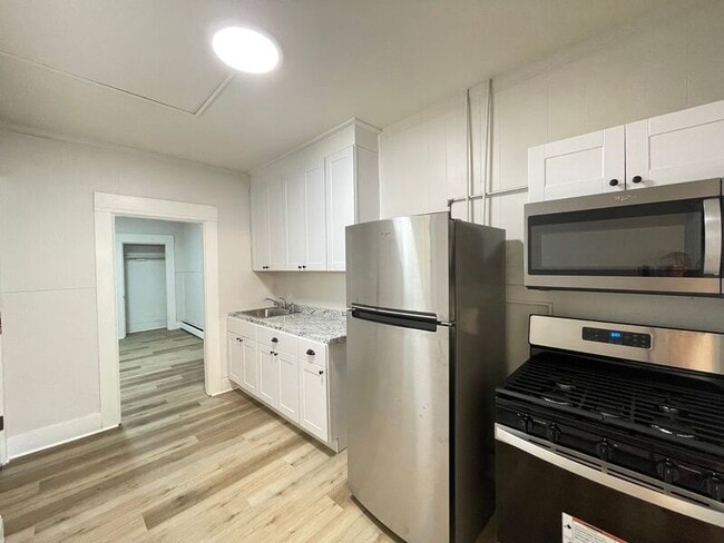 Building Photo - 49 Pennacook St