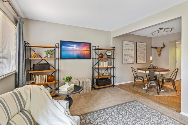 Foto del edificio - Westpark Townhomes