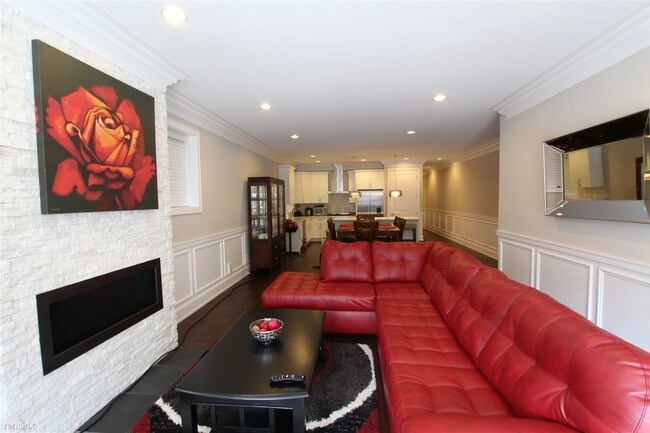 Foto del edificio - 4 br, 3 bath  - 1908 W Belmont Ave # 1