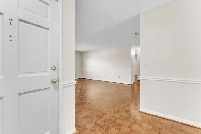 Foto del edificio - Beautiful 2-Bed, 2-Bath Condo with Elegant...