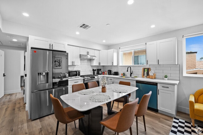 Building Photo - 3001 Van Buren Pl