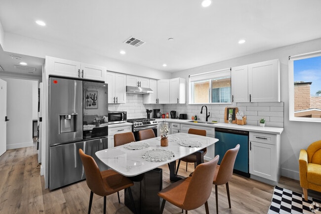 Building Photo - 3001 Van Buren Pl