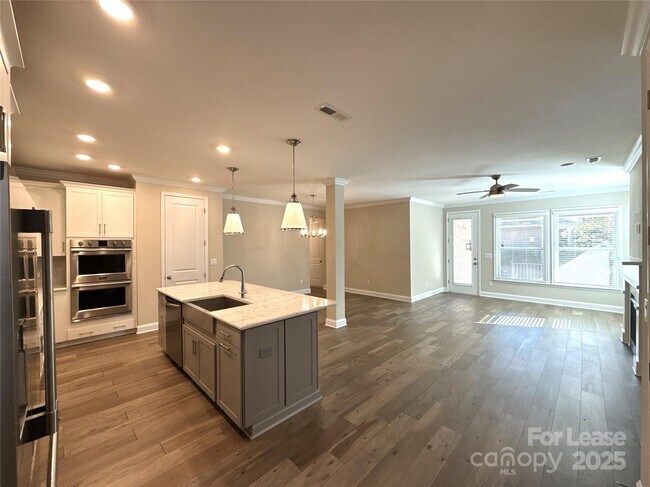 Foto del edificio - 707 Marion Dr