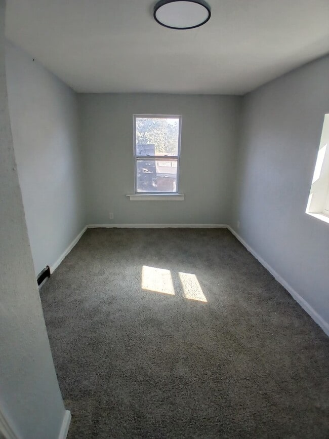 Building Photo - 1613 Jackson Ave