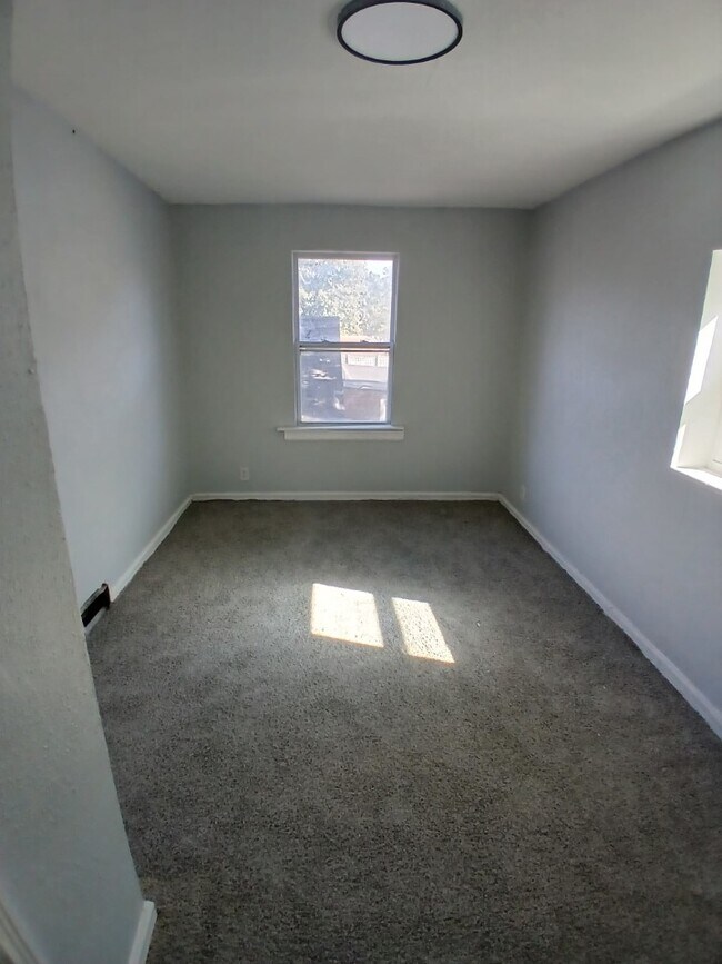 Foto del edificio - 1613 Jackson Ave