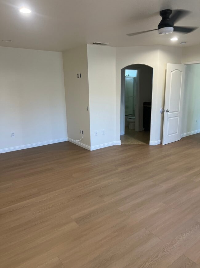 Building Photo - 706 Lynnplace