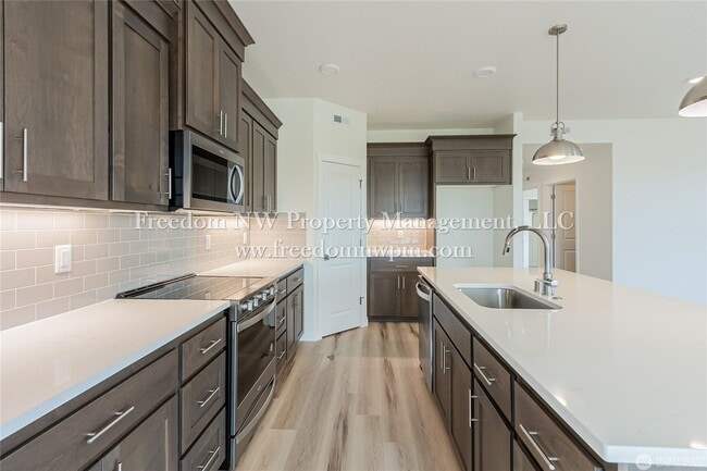 Building Photo - 603 Cardinal Ave